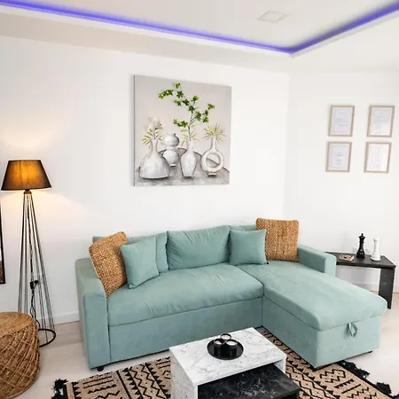 Lazuli & Pool 501 * لارنكا