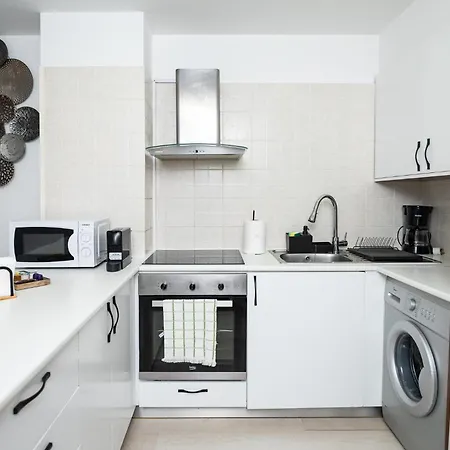 Lazuli & Pool 501 لارنكا