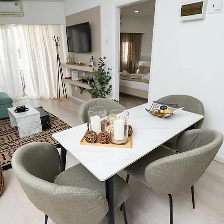 Lazuli & Pool 501 شقة