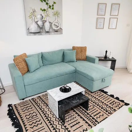 Lazuli & Pool 501 شقة